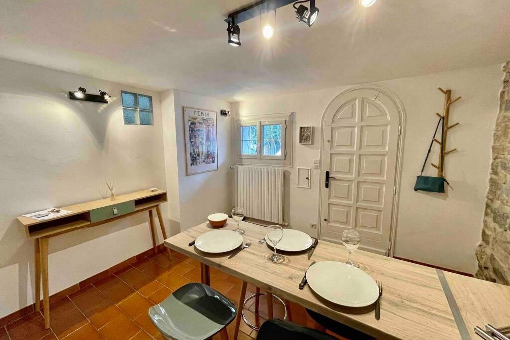 Apartamento LE JAD Joli F2 proche Gare, Arènes avec terrasse privée Nimes Exterior foto