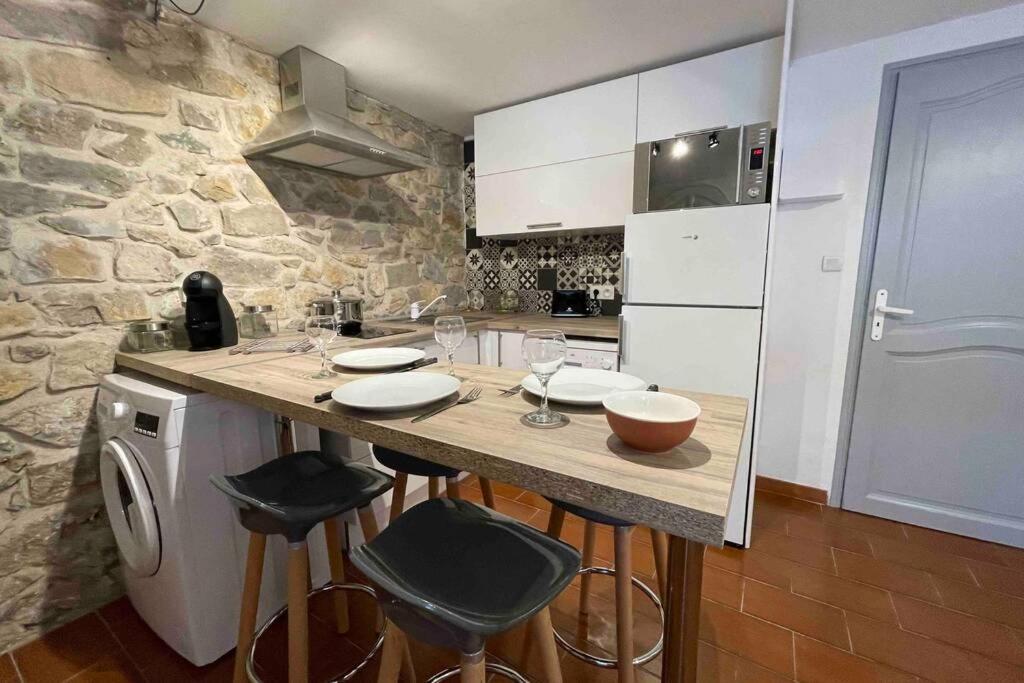 Apartamento LE JAD Joli F2 proche Gare, Arènes avec terrasse privée Nimes Exterior foto
