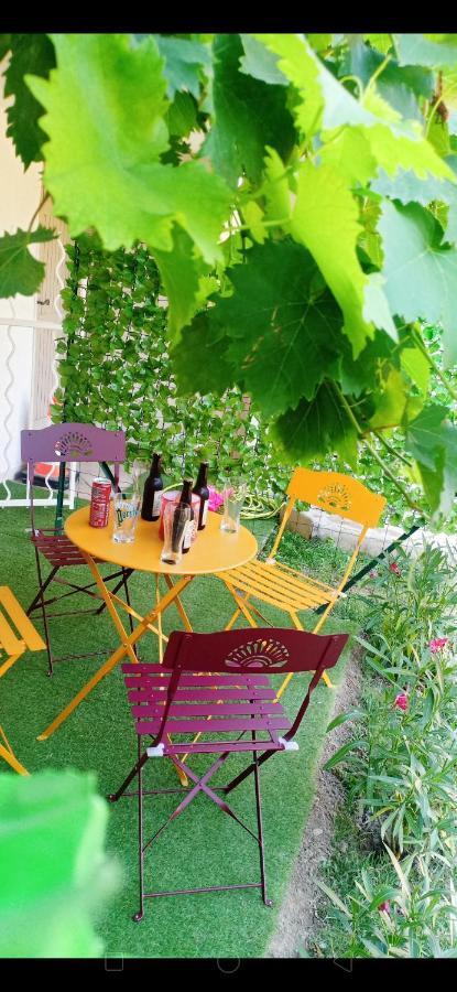 Apartamento LE JAD Joli F2 proche Gare, Arènes avec terrasse privée Nimes Exterior foto